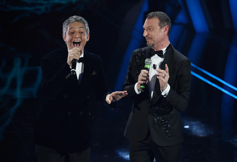 Sanremo 2021, applausi finti per riscaldare l'Ariston