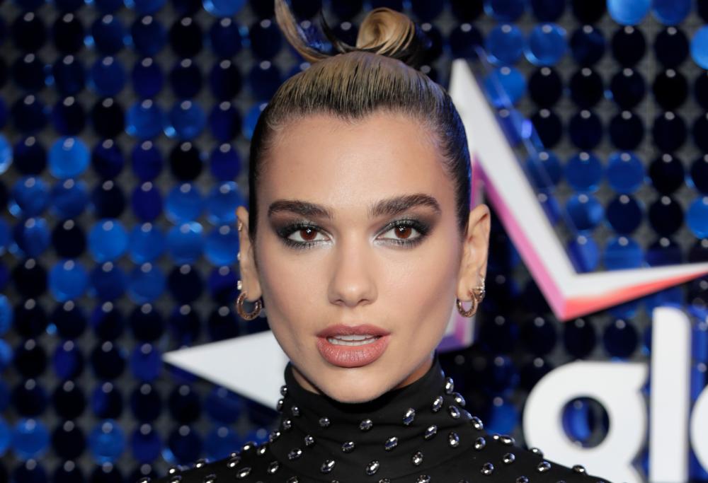 Perché Dua Lipa ha deciso di non posticipare l'uscita dell'album Future Nostalgia?