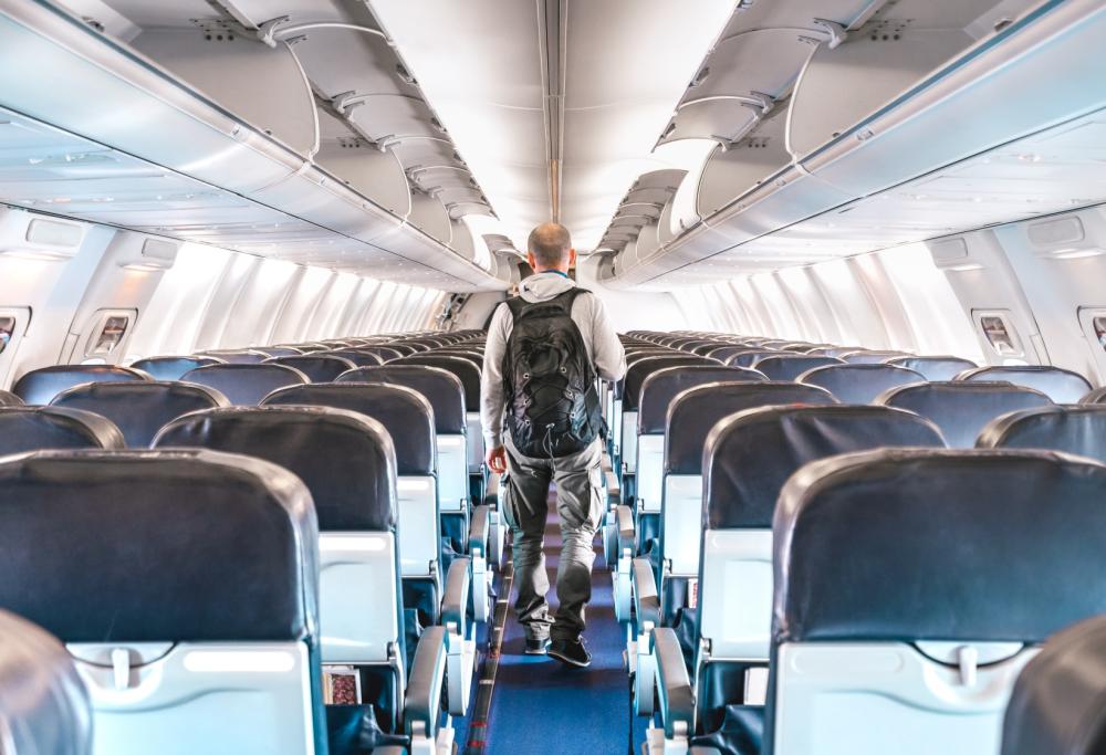 Passeggero positivo su un volo da Milano a Catania, ora si cercano gli altri viaggiatori