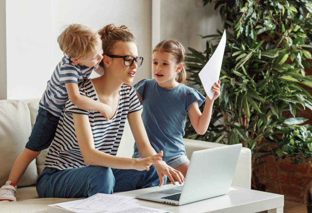 Donne; lavoro e maternità ancora troppo difficili da conciliare