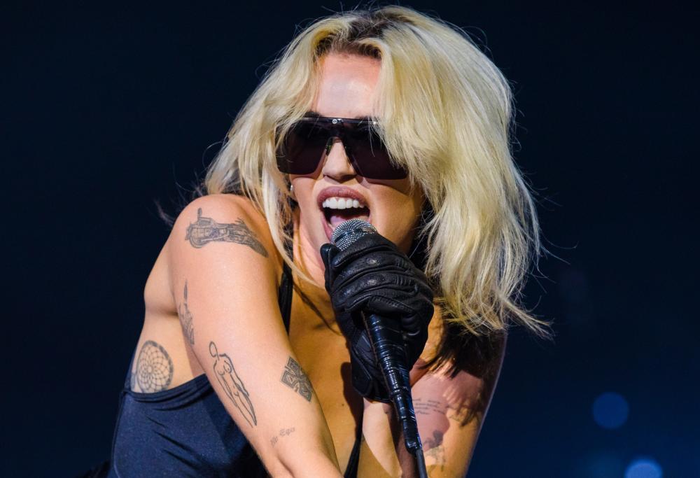 Miley Cyrus annuncia il suo primo album live
