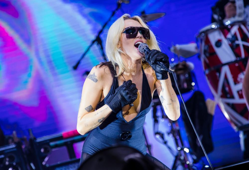 Miley Cyrus, in arrivo una versione deluxe dell'ultimo album