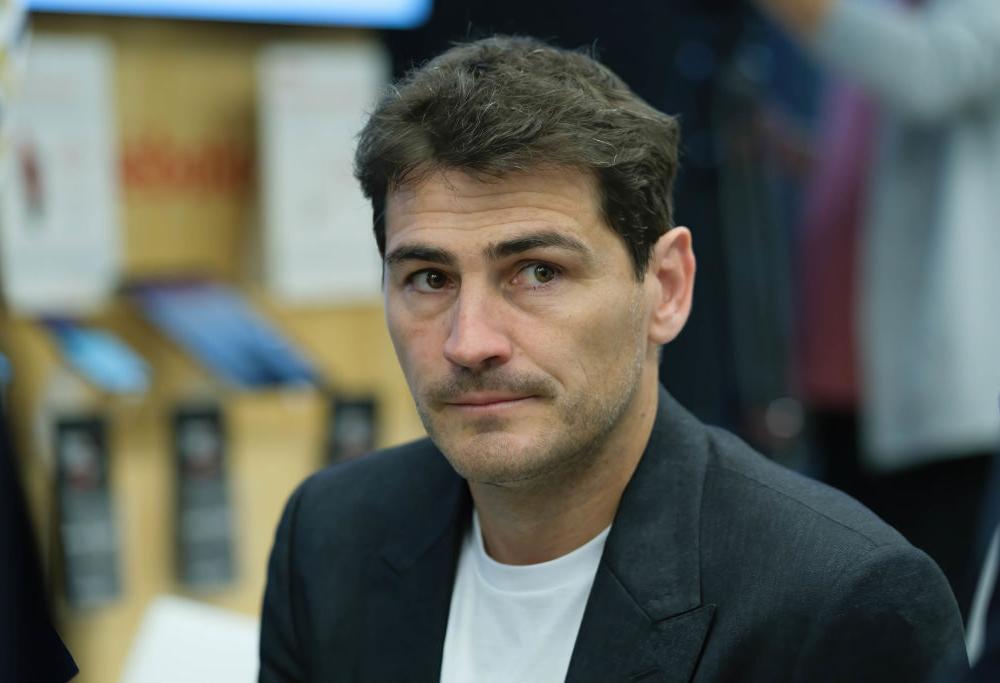 Casillas su Twitter: “Sono gay, spero mi rispettiate”