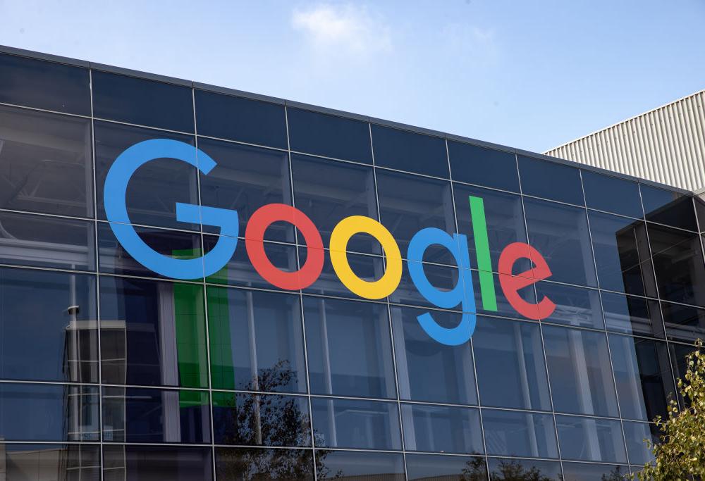 Google gli fa un bonifico da 250mila dollari per sbaglio: lui prova a restituirli ma non riesce