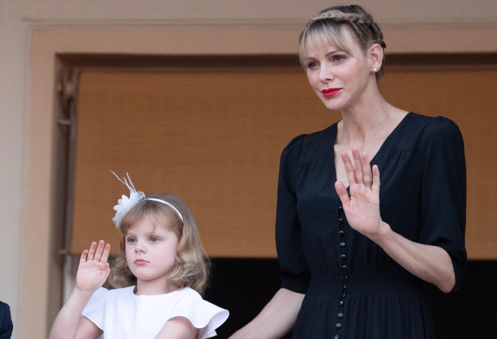 Charlene di Monaco è tornata a casa per soldi?