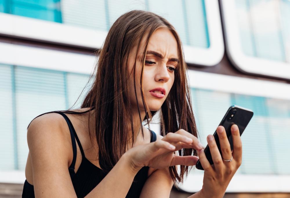 Cicatrice francese: il nuovo “gioco” social autolesionista