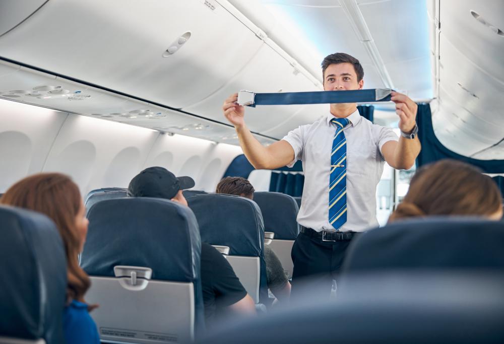Lo steward Ryanair boicotta il jingle si atterraggio e saluta tutti in sardo