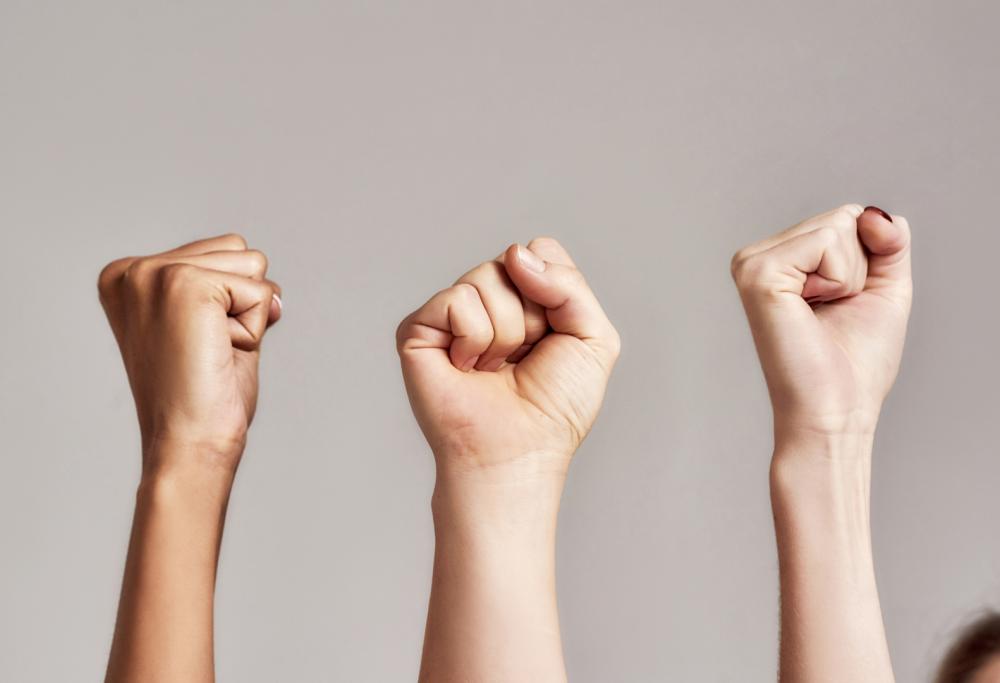 Giornata contro la violenza sulle donne: la campagna Mediaset
