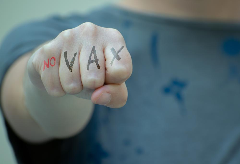 Francia: crescono le richieste di vaccino e le proteste dei no vax