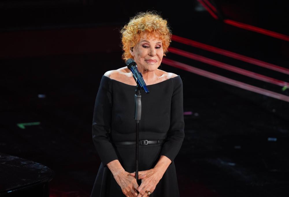 Ornella Vanoni: "Ho bisogno di riposo, sento le voci"