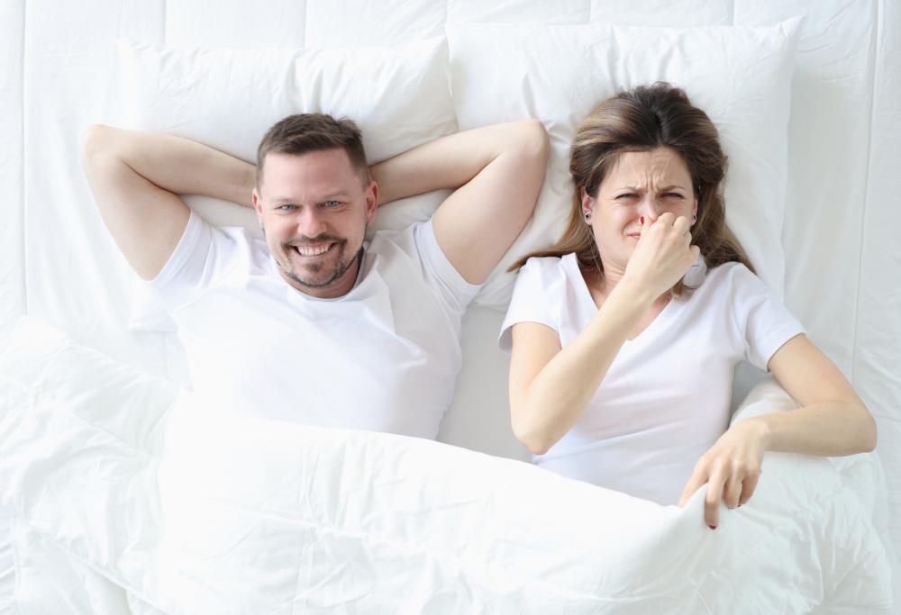 Scoop: annusare le flatulenze del partner fa bene alla salute