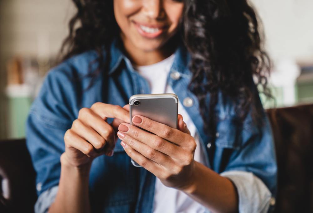 Fingeva di essere un ricco ereditiere per spillare denaro alle donne