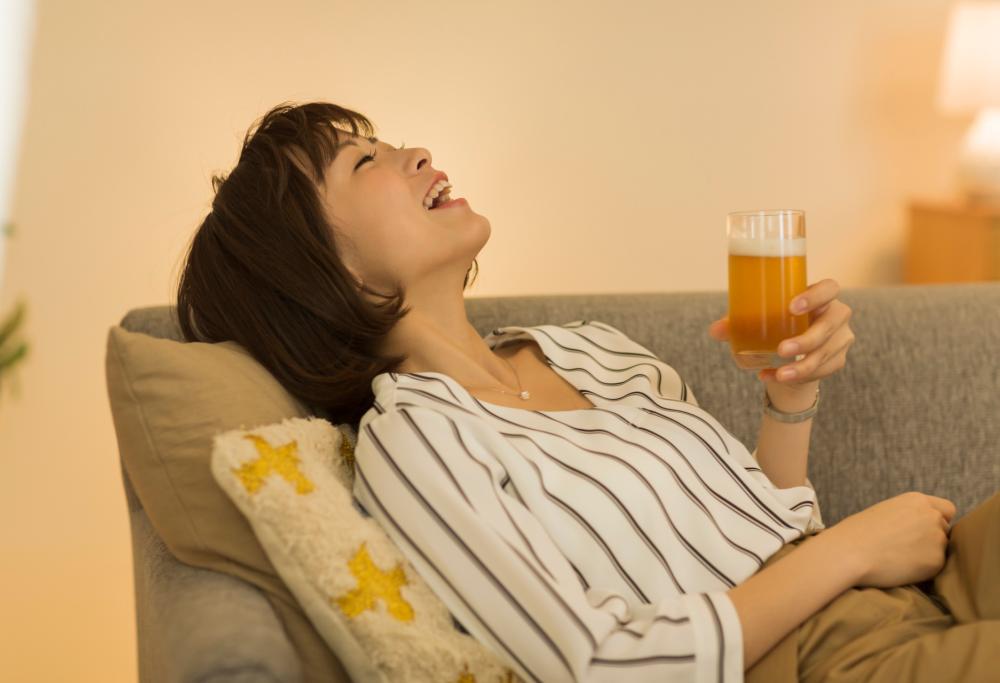 Alcol: basta un drink al giorno per ridurre le dimensioni del cervello
