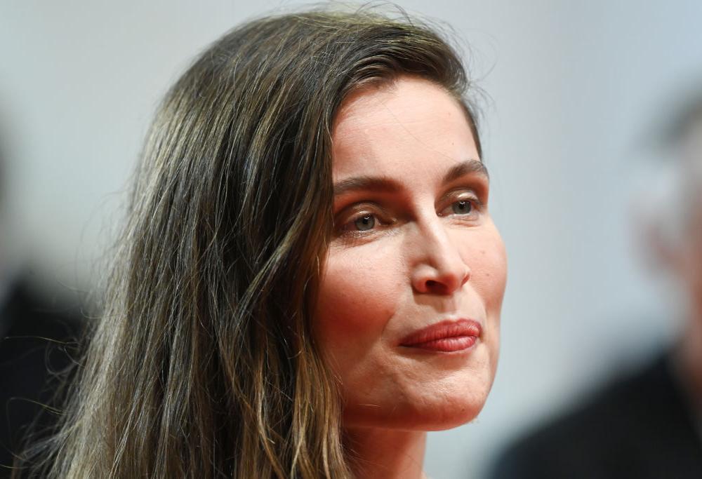 Laetitia Casta rivela: le mie prime esperienze sessuali sono state omosessuali 
