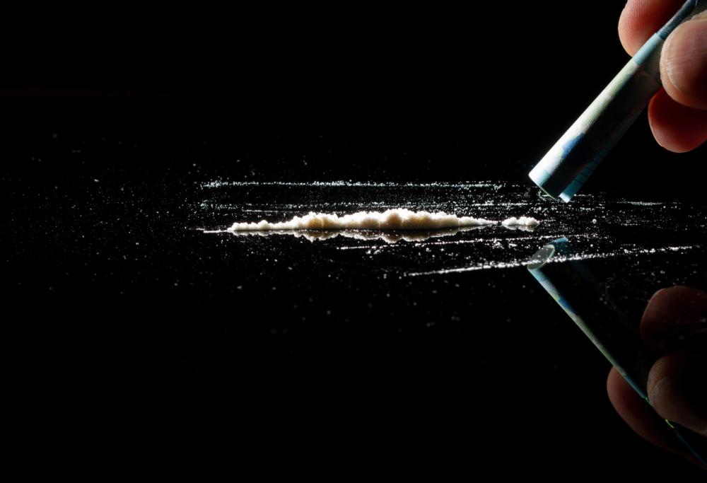 Si tira una striscia di cocaina in classe: il video shock è virale