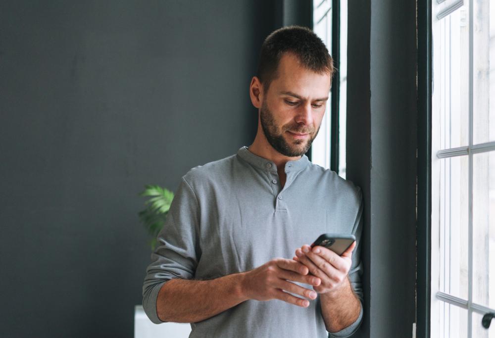 Se ti sembra che il telefono vibri, ma non è vero, hai una dipendenza da curare