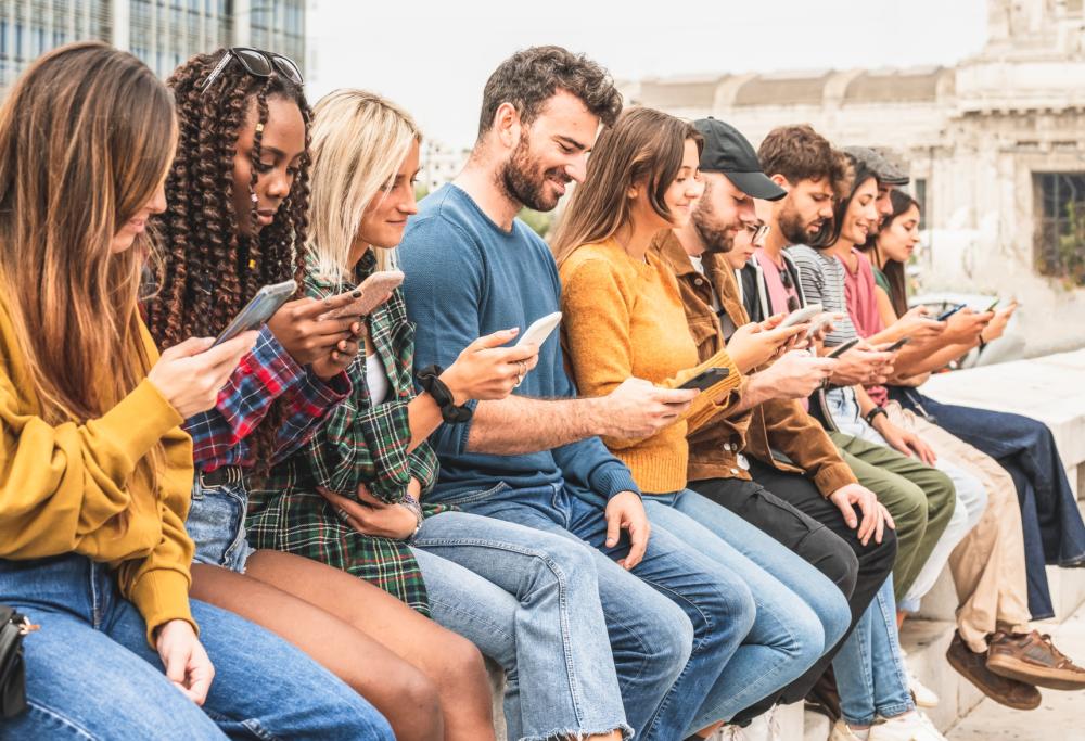 Phubbing, quando il telefono è più importante delle persone