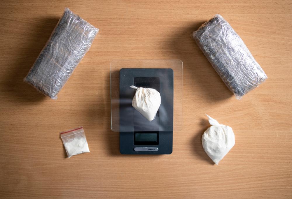 Roma. Lui la tradisce e lei lo denuncia: "è uno spacciatore, ecco la droga"
