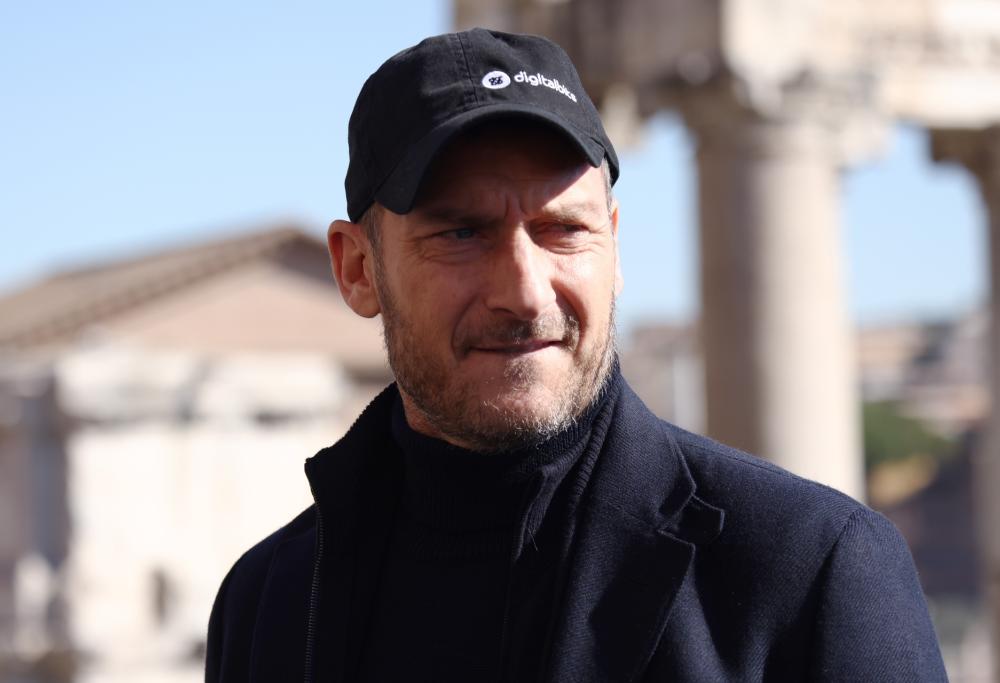 Su Totti-Ilary-Noemi parla Alex Nuccetelli l’amico di Totti che li ha presentati