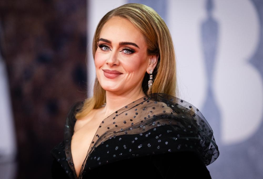 Adele si scatena con la pole dance