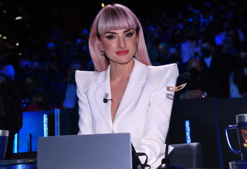 Arisa si mostra nuda: "Sono donna, ma anche uomo"