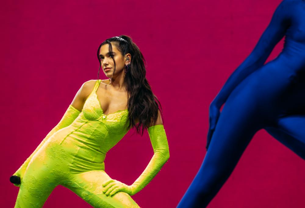 Dua Lipa ha perso il microfono