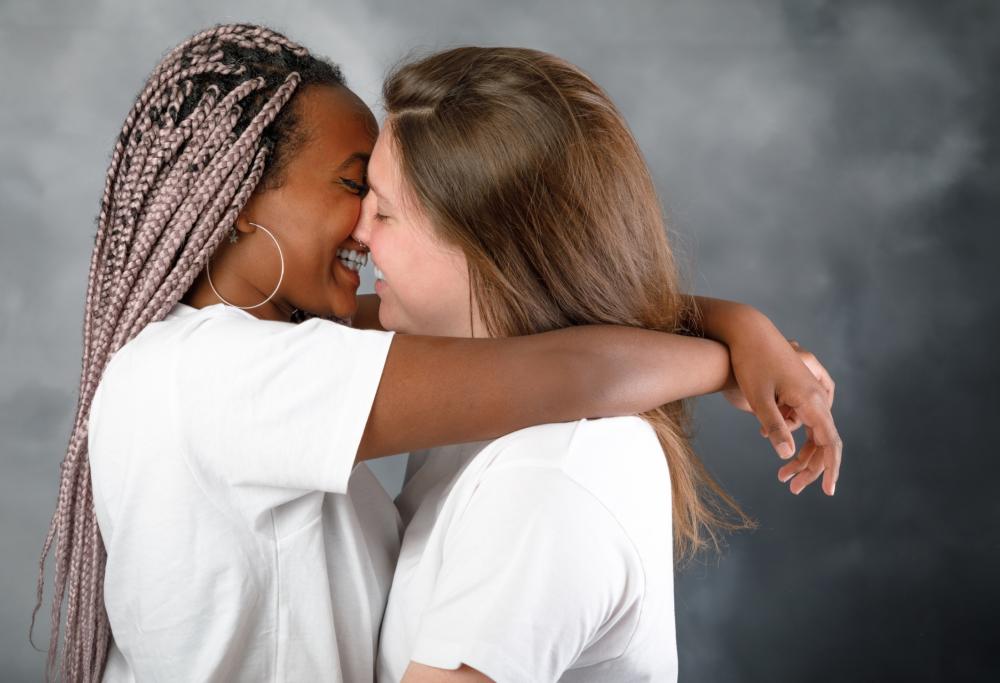 Le donne sono più inclini alla bisessualità rispetto agli uomini
