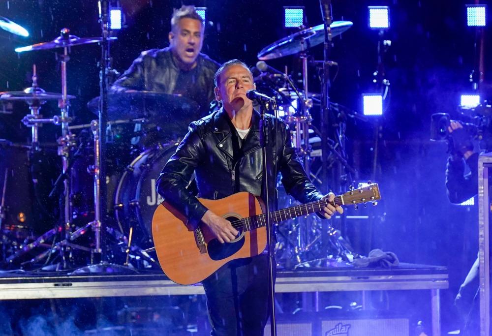 Bryan Adams: "Una prostata sana? Fate sesso 27 volte al mese"