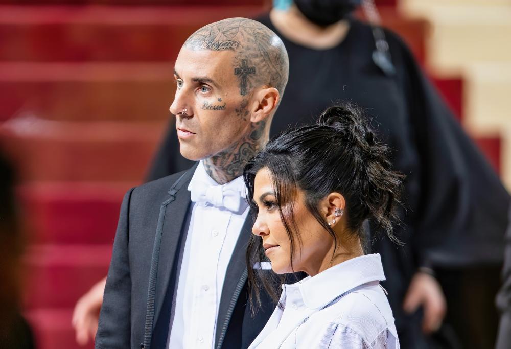 Travis Barker ricoverato in ospedale: "Dio mi salvi"