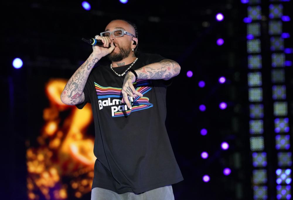 Guè non le manda a dire a Sanremo