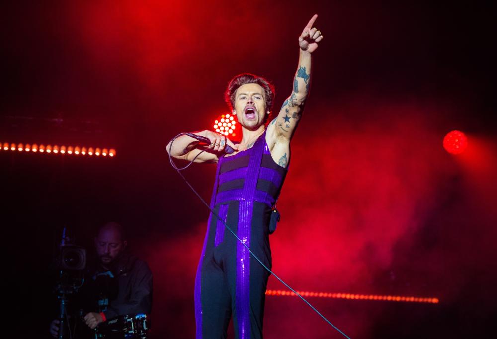 Harry Styles canta "Se telefonando" 