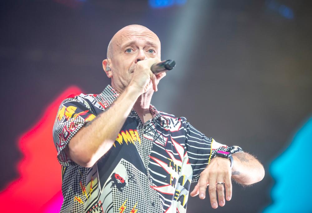 È uscita "Una canzone d'amore" degli 883 in versione metal