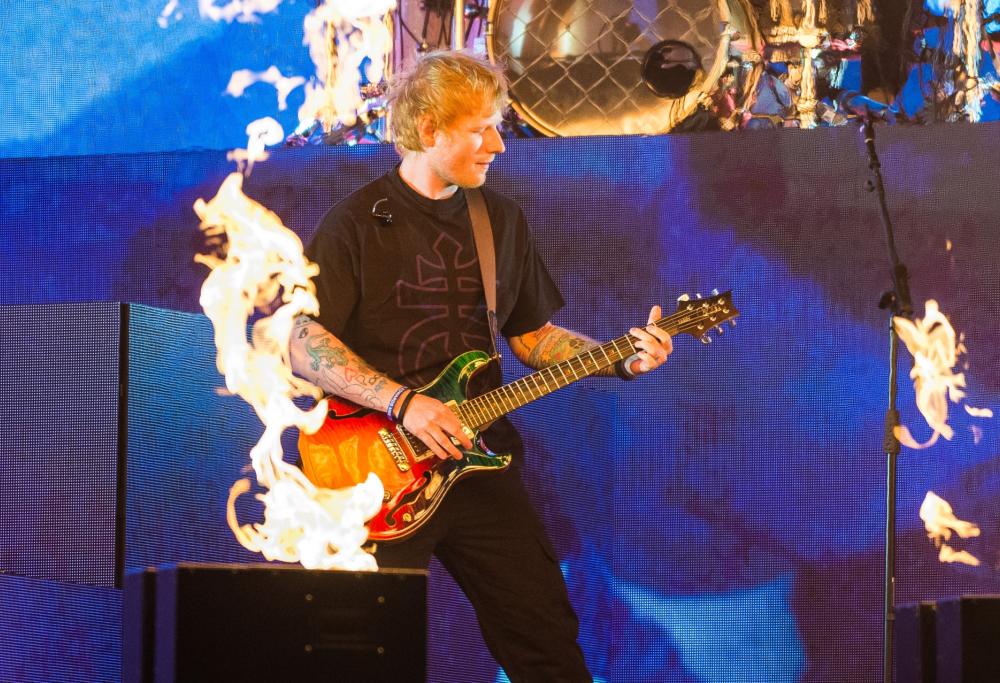 Ed Sheeran: show a sorpresa cantando i Backstreet Boys