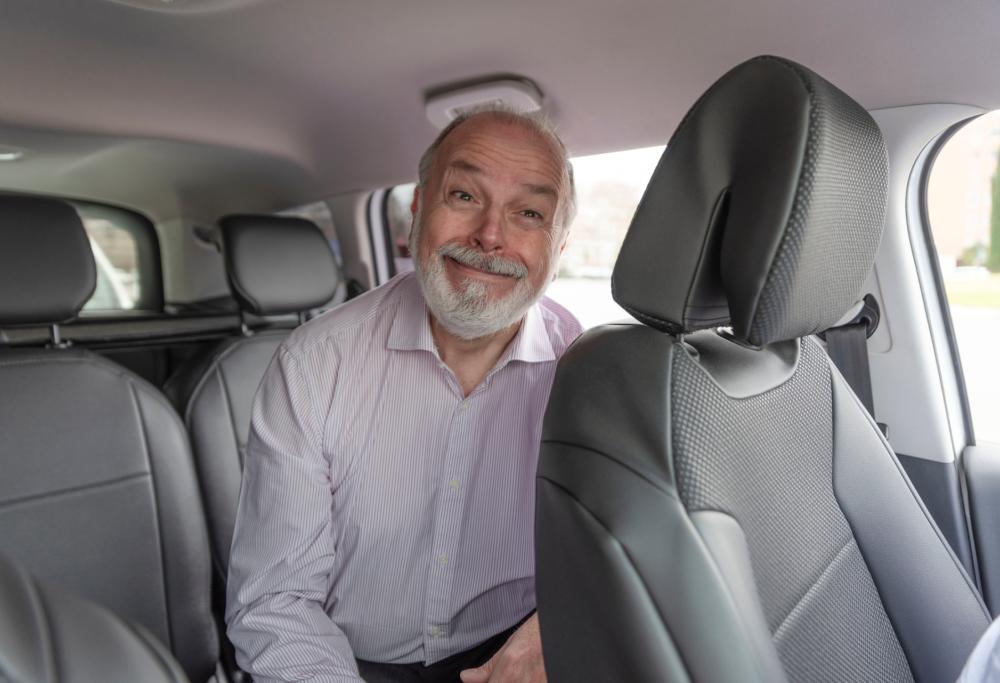 In Spagna taxi gratis per i vecchietti non autosufficienti che vogliono vedere gli addobbi di Natale