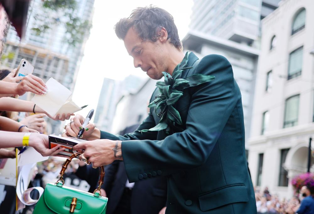 Harry Styles offre biglietti in cambio di voti