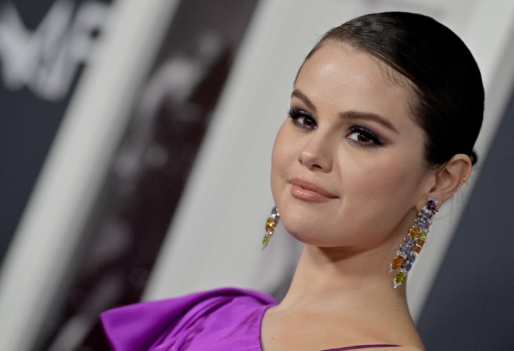 Il pigiama party di Selena Gomez con Brooklyn Beckham e Nicola Peltz