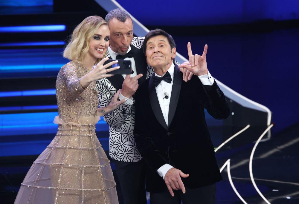 La Ferragni riesce nell’impresa e libera Amadeus dall’incubo del profilo di coppia