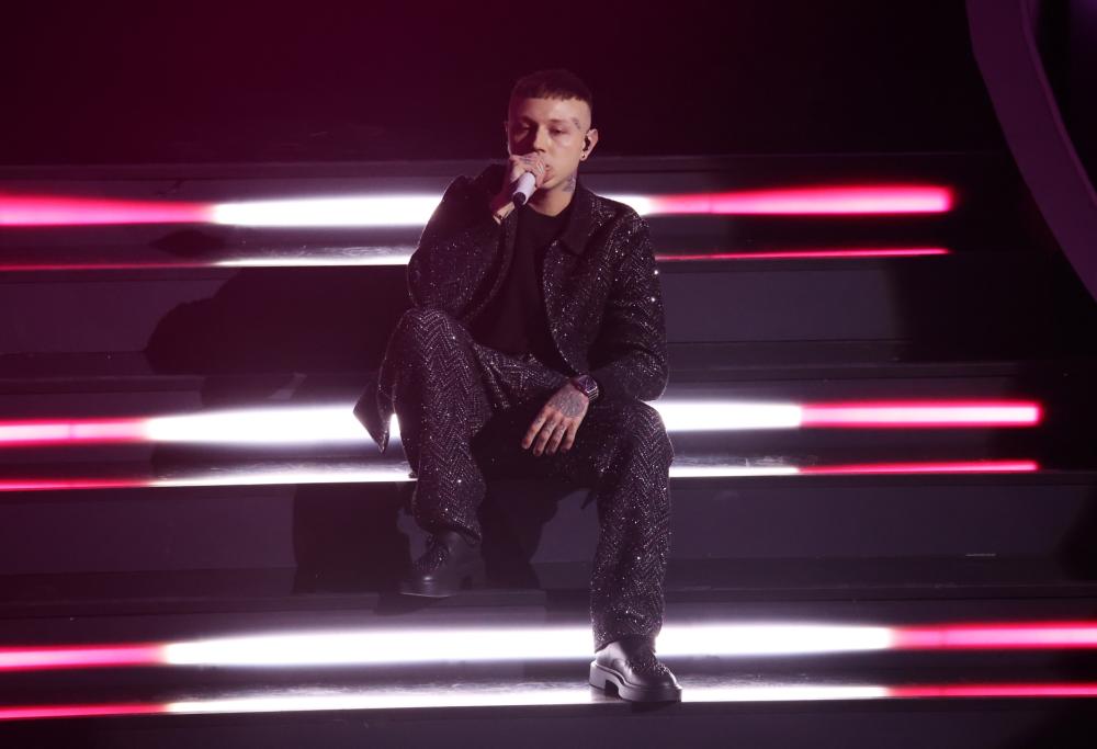 Dopo Sanremo, Lazza annuncia nuovi concerti
