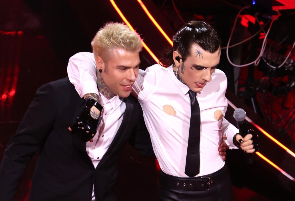 Fedez e Rosa Chemical nel mirino per il loro bacio