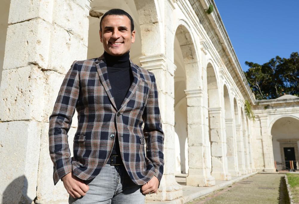 Sal Da Vinci protagonista di una lite sull'aliscafo Procida-Napoli: "Picchiato per aver difeso due donne"