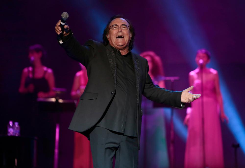 Al Bano canta in chiesa per un matrimonio e la curia si infuria