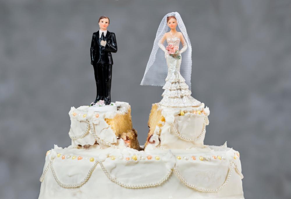La praticante si sposa, l'avvocato le fa un regalo incredibile: un “buono divorzio” per le sue nozze