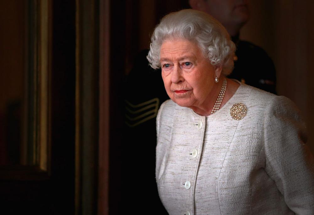 La regina placa gli animi sull’intervista di Harry e Meghan: laveremo i panni sporchi in famiglia
