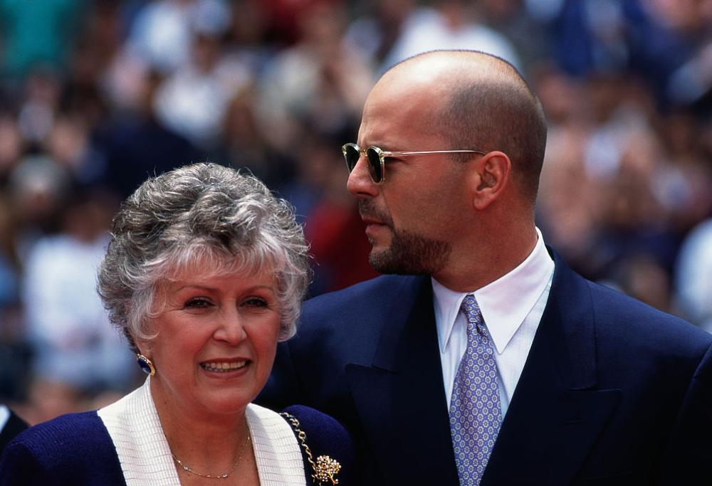 La mamma di Bruce Willis: “Mio figlio ormai non mi riconosce più ed è diventato aggressivo”