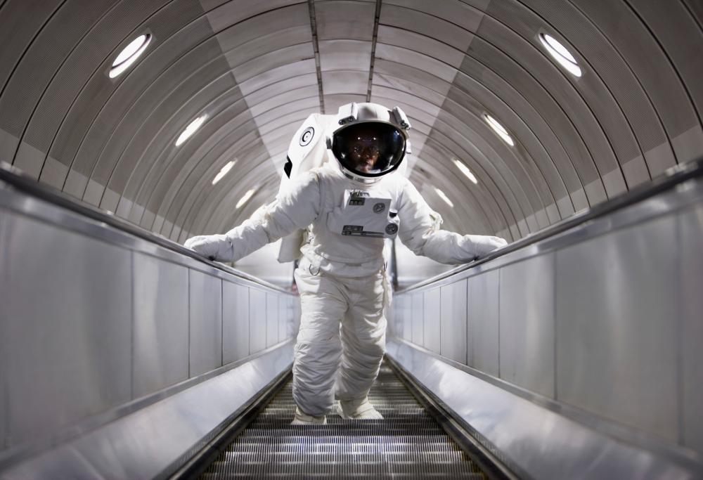 La truffa fingendosi astronauta: “Mi servono 30mila euro per tornare sulla Terra”
