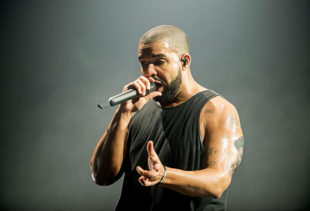 Drake stupisce tutti e pubblica un album a sorpresa