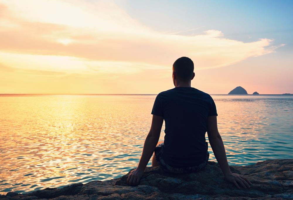 Guardare l’acqua del mare o di un lago ogni giorno riduce lo stress