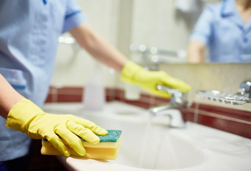 Hai un marito: ti costa 7 ore in più di lavori domestici 
