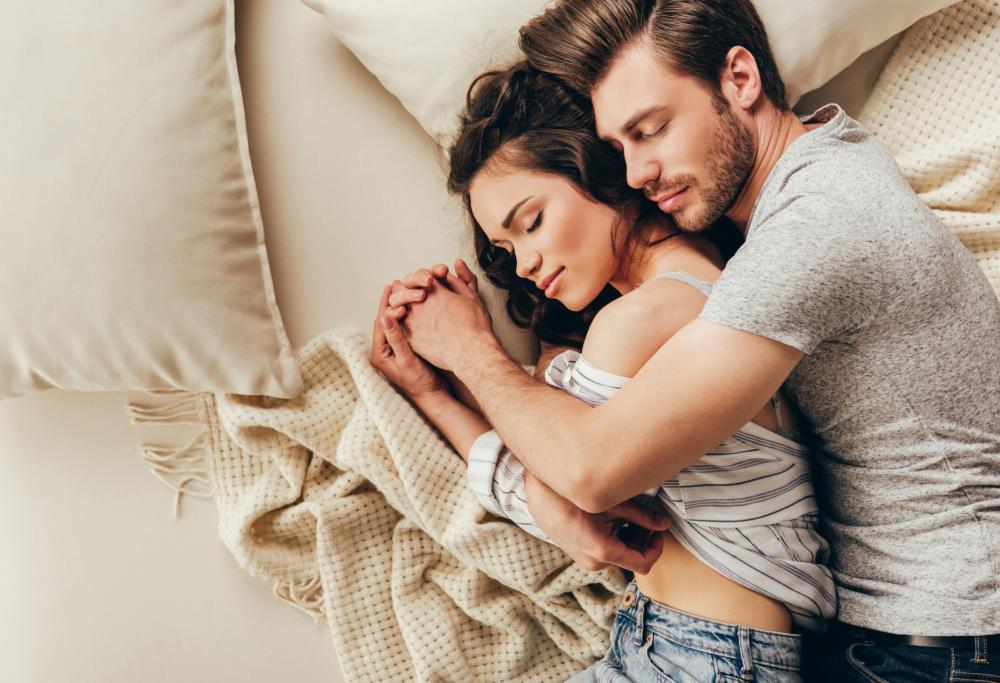 Meglio dormire da soli o in compagnia? 