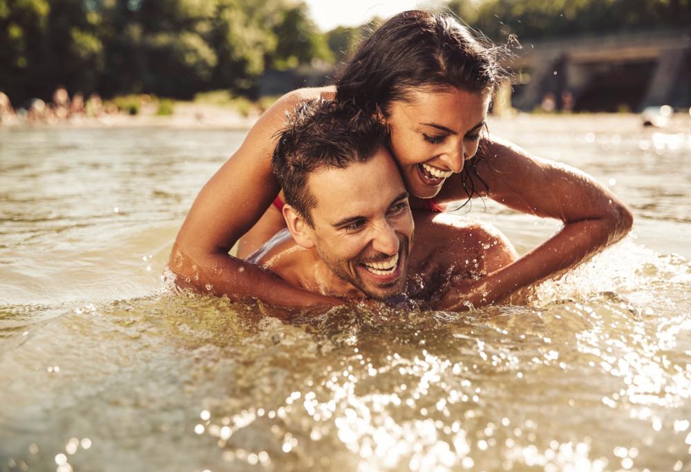 Gli italiani in vacanza? Meglio andarci con il partner